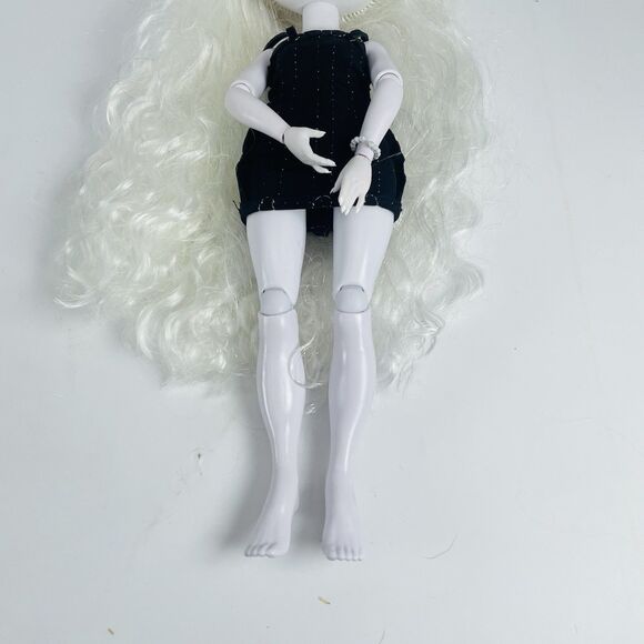 Rainbow High Shadow High Series 1 Shanelle Onyx  & Natasha Zima plus Accessories - Picture 12 of 13